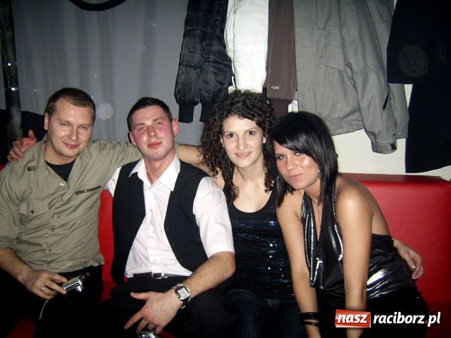 Zdjęcie w galerii na portalu naszraciborz.pl: Sylwestrowa noc w Vinylu wiadomości z regionu