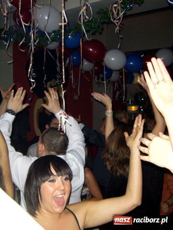 Zdjęcie w galerii na portalu naszraciborz.pl: Sylwestrowa noc w Vinylu wiadomości z regionu