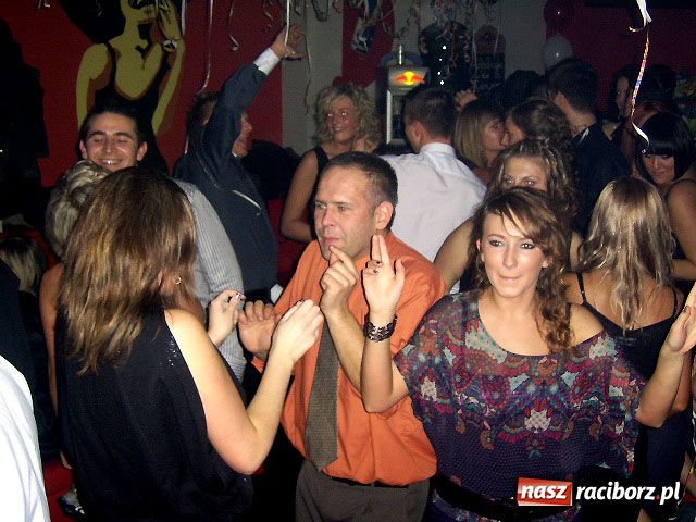 Zdjęcie w galerii na portalu naszraciborz.pl: Sylwestrowa noc w Vinylu wiadomości z regionu