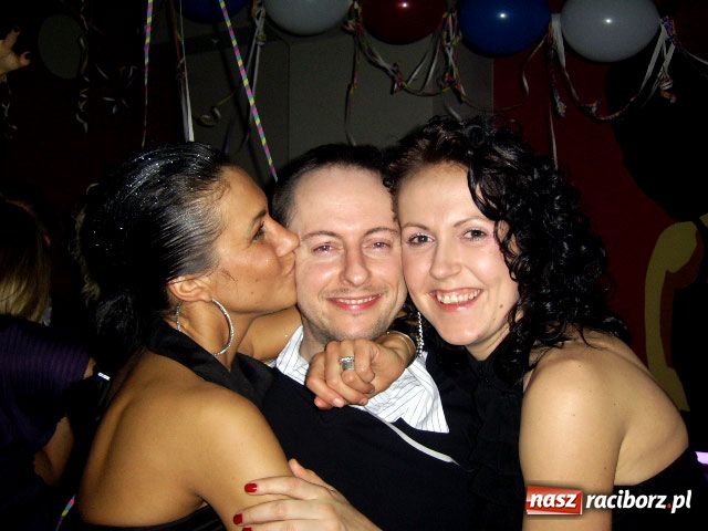 Zdjęcie w galerii na portalu naszraciborz.pl: Sylwestrowa noc w Vinylu wiadomości z regionu