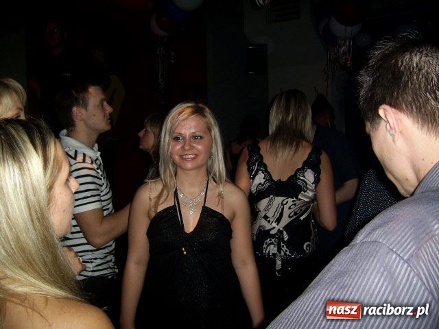 Zdjęcie w galerii na portalu naszraciborz.pl: Sylwestrowa noc w Vinylu wiadomości z regionu