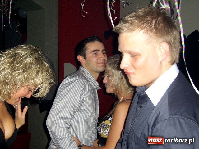 Zdjęcie w galerii na portalu naszraciborz.pl: Sylwestrowa noc w Vinylu wiadomości z regionu