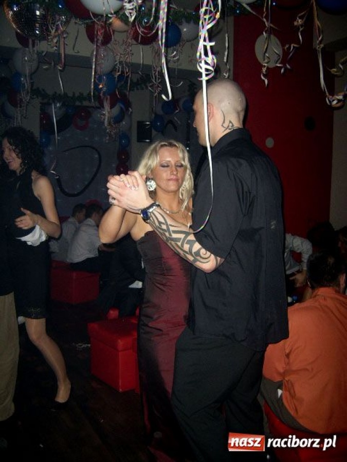 Zdjęcie w galerii na portalu naszraciborz.pl: Sylwestrowa noc w Vinylu wiadomości z regionu