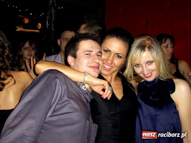 Zdjęcie w galerii na portalu naszraciborz.pl: Sylwestrowa noc w Vinylu wiadomości z regionu