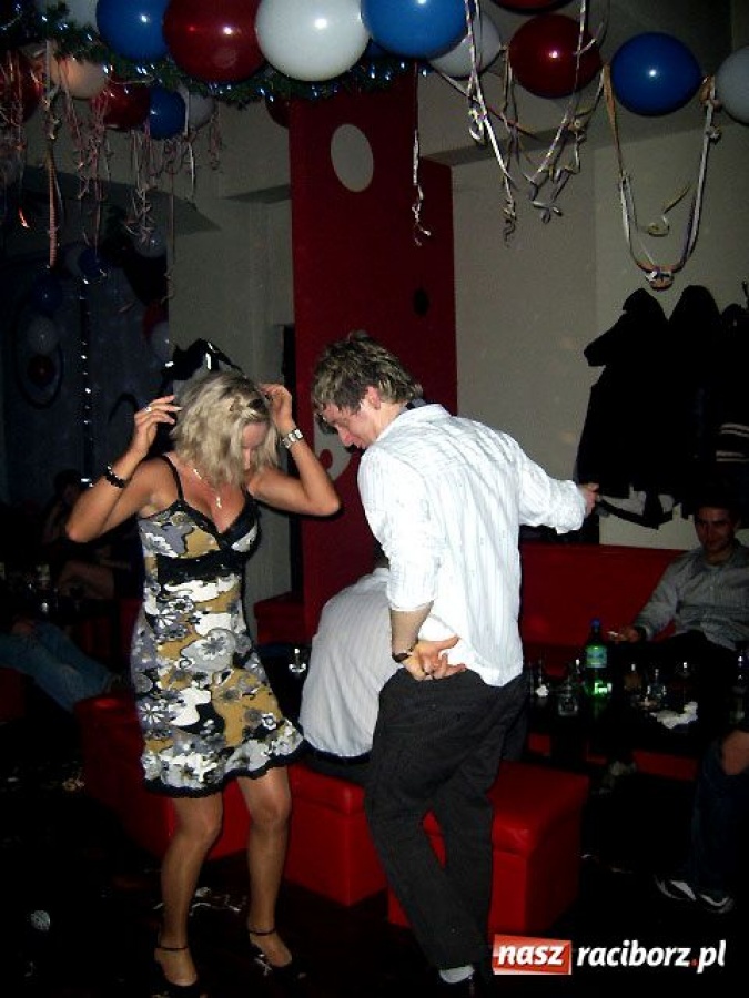 Zdjęcie w galerii na portalu naszraciborz.pl: Sylwestrowa noc w Vinylu wiadomości z regionu