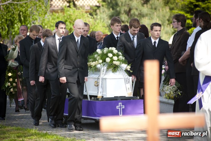 Zdjęcie w galerii na portalu naszraciborz.pl: Tworków i Ostróg pożegnał Kamila wiadomości z regionu