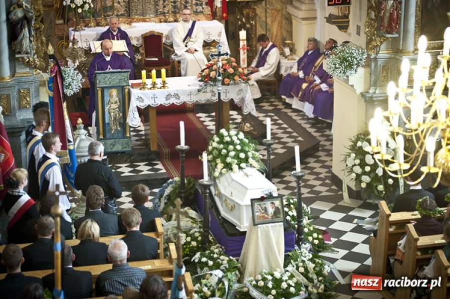 Zdjęcie w galerii na portalu naszraciborz.pl: Tworków i Ostróg pożegnał Kamila wiadomości z regionu