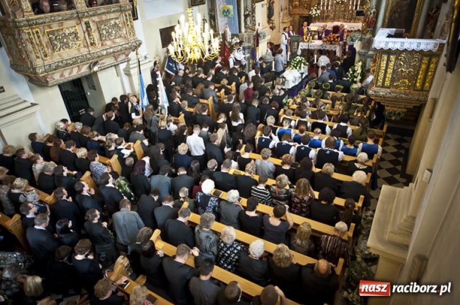 Zdjęcie w galerii na portalu naszraciborz.pl: Tworków i Ostróg pożegnał Kamila wiadomości z regionu