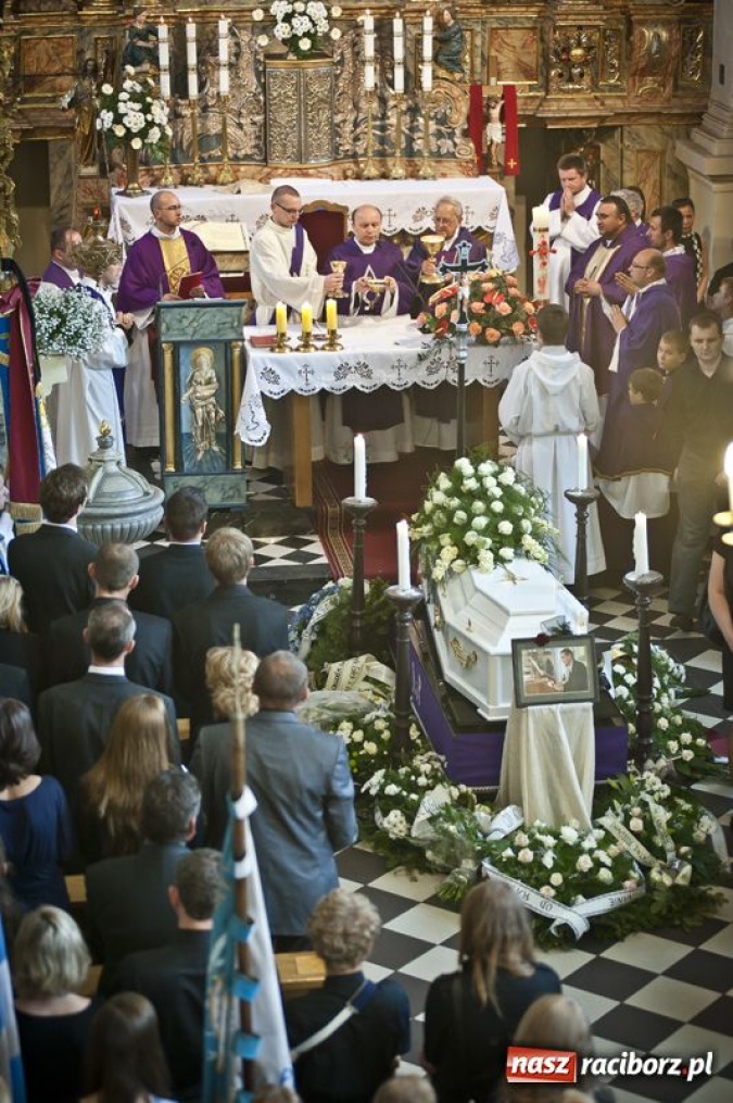 Zdjęcie w galerii na portalu naszraciborz.pl: Tworków i Ostróg pożegnał Kamila wiadomości z regionu