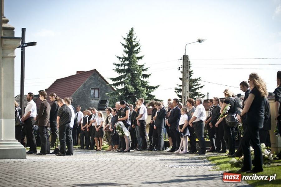 Zdjęcie w galerii na portalu naszraciborz.pl: Tworków i Ostróg pożegnał Kamila wiadomości z regionu