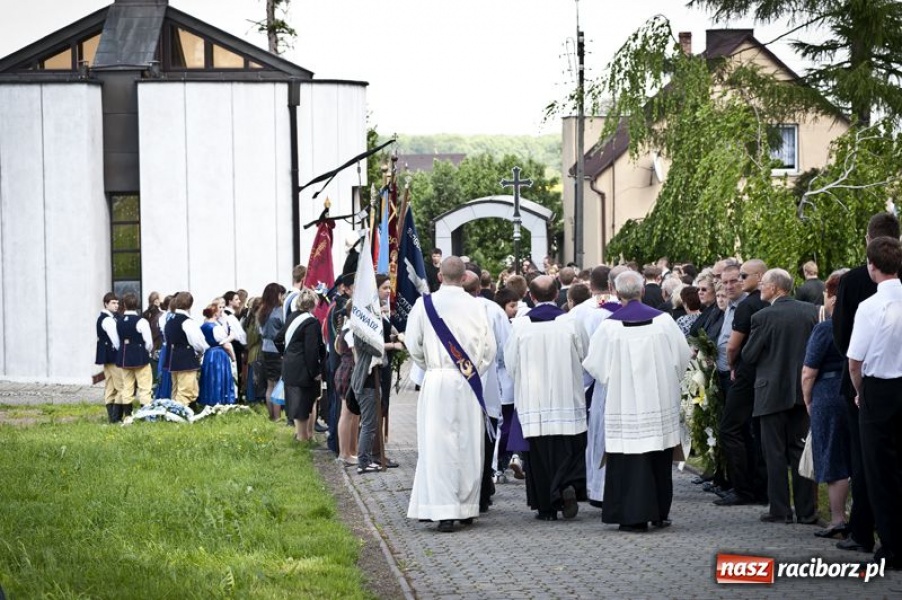 Zdjęcie w galerii na portalu naszraciborz.pl: Tworków i Ostróg pożegnał Kamila wiadomości z regionu