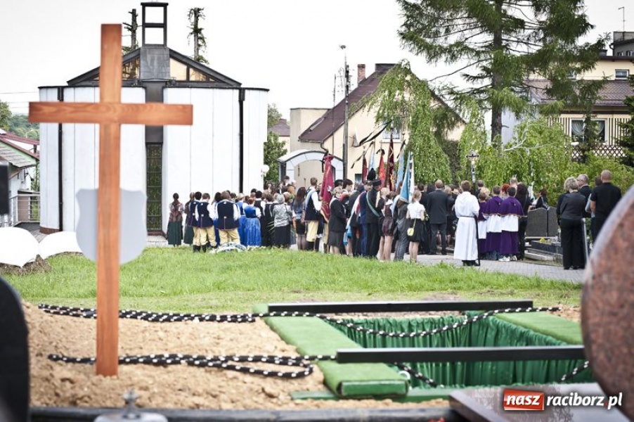 Zdjęcie w galerii na portalu naszraciborz.pl: Tworków i Ostróg pożegnał Kamila wiadomości z regionu