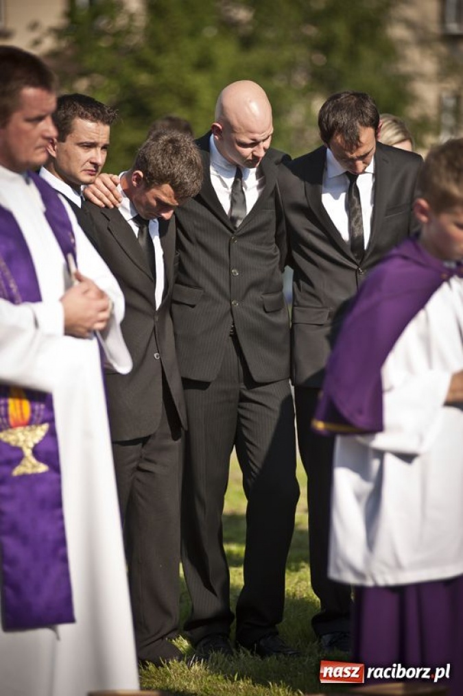 Zdjęcie w galerii na portalu naszraciborz.pl: Tworków i Ostróg pożegnał Kamila wiadomości z regionu