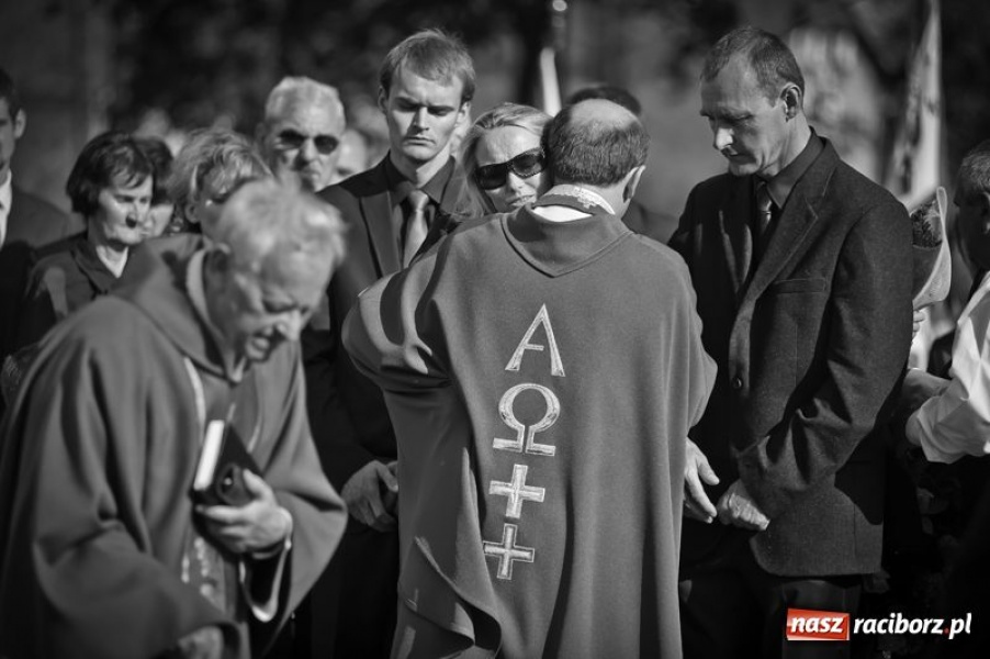 Zdjęcie w galerii na portalu naszraciborz.pl: Tworków i Ostróg pożegnał Kamila wiadomości z regionu