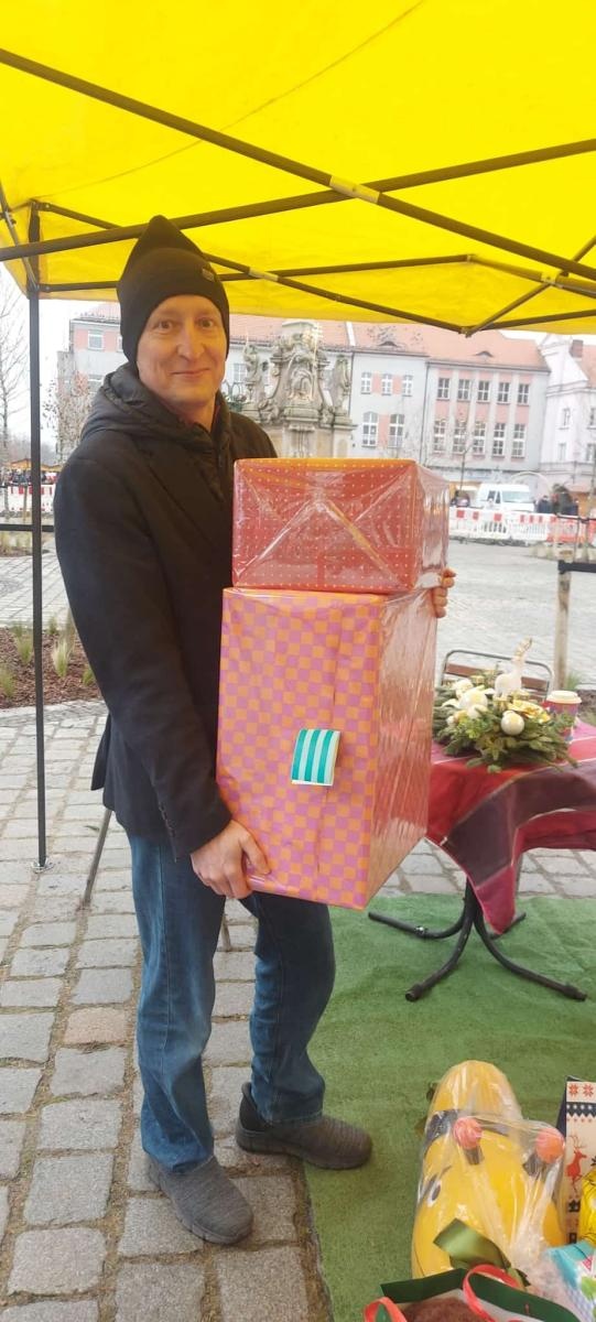 Zdjęcie w galerii na portalu naszraciborz.pl: Wolontariusze Polska 2050 po raz dziewiąty przeprowadzili akcję Podaj Prezent wiadomości z regionu