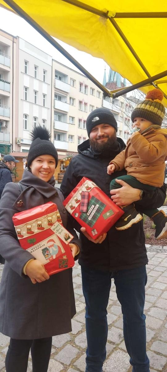 Zdjęcie w galerii na portalu naszraciborz.pl: Wolontariusze Polska 2050 po raz dziewiąty przeprowadzili akcję Podaj Prezent wiadomości z regionu