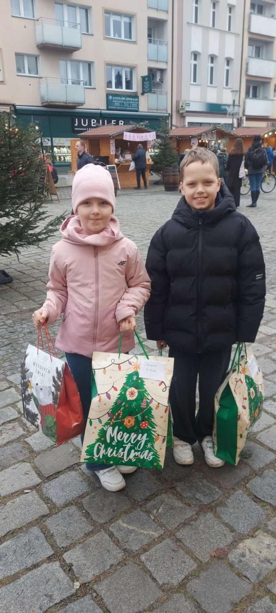 Zdjęcie w galerii na portalu naszraciborz.pl: Wolontariusze Polska 2050 po raz dziewiąty przeprowadzili akcję Podaj Prezent wiadomości z regionu