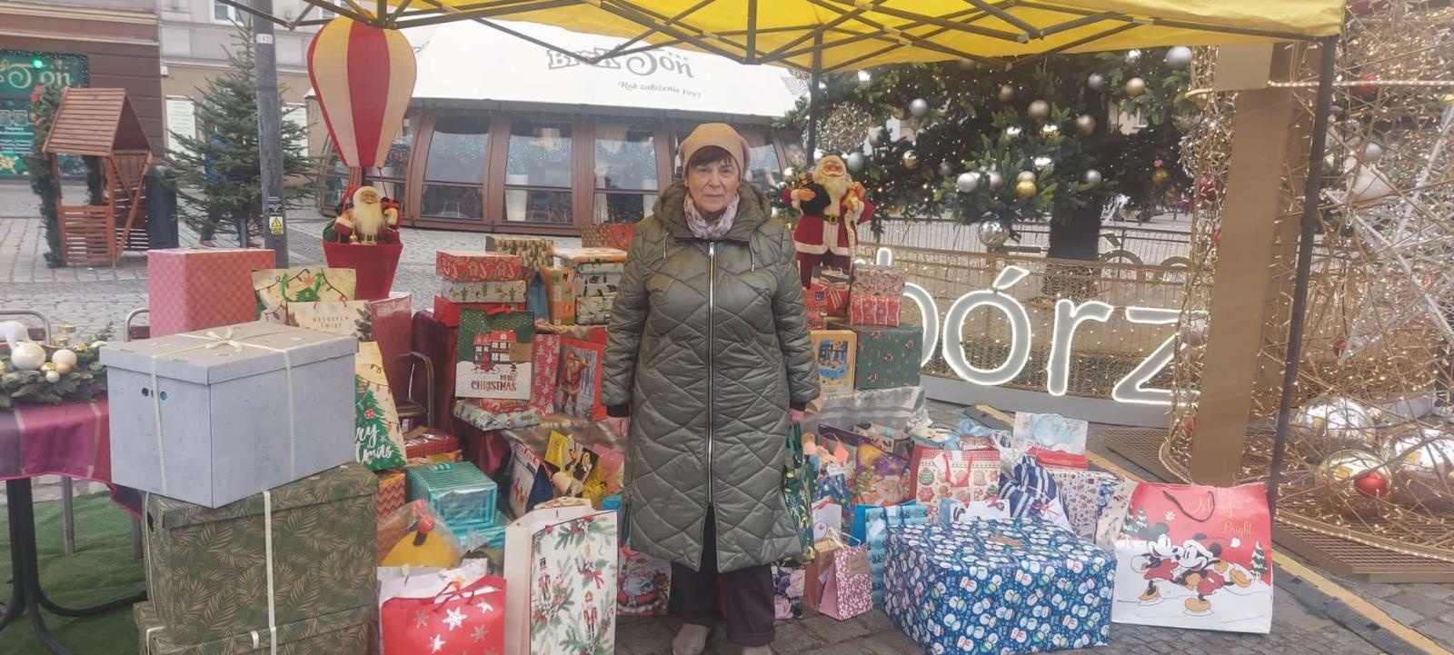 Zdjęcie w galerii na portalu naszraciborz.pl: Wolontariusze Polska 2050 po raz dziewiąty przeprowadzili akcję Podaj Prezent wiadomości z regionu