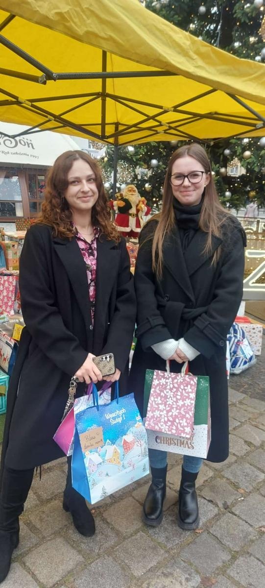 Zdjęcie w galerii na portalu naszraciborz.pl: Wolontariusze Polska 2050 po raz dziewiąty przeprowadzili akcję Podaj Prezent wiadomości z regionu