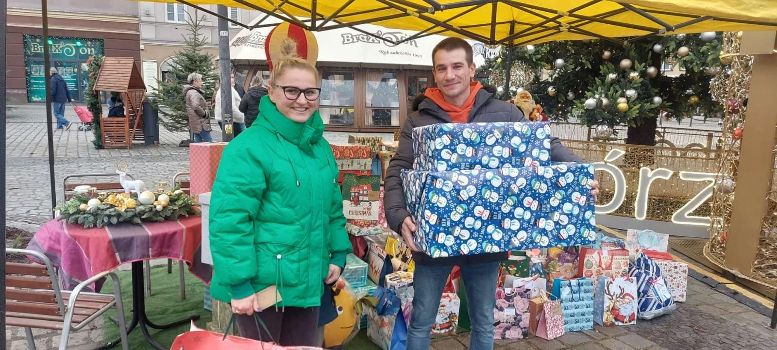 Zdjęcie w galerii na portalu naszraciborz.pl: Wolontariusze Polska 2050 po raz dziewiąty przeprowadzili akcję Podaj Prezent wiadomości z regionu