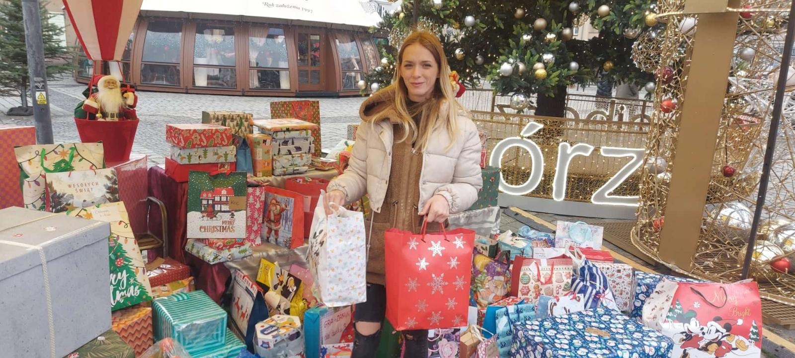 Zdjęcie w galerii na portalu naszraciborz.pl: Wolontariusze Polska 2050 po raz dziewiąty przeprowadzili akcję Podaj Prezent wiadomości z regionu