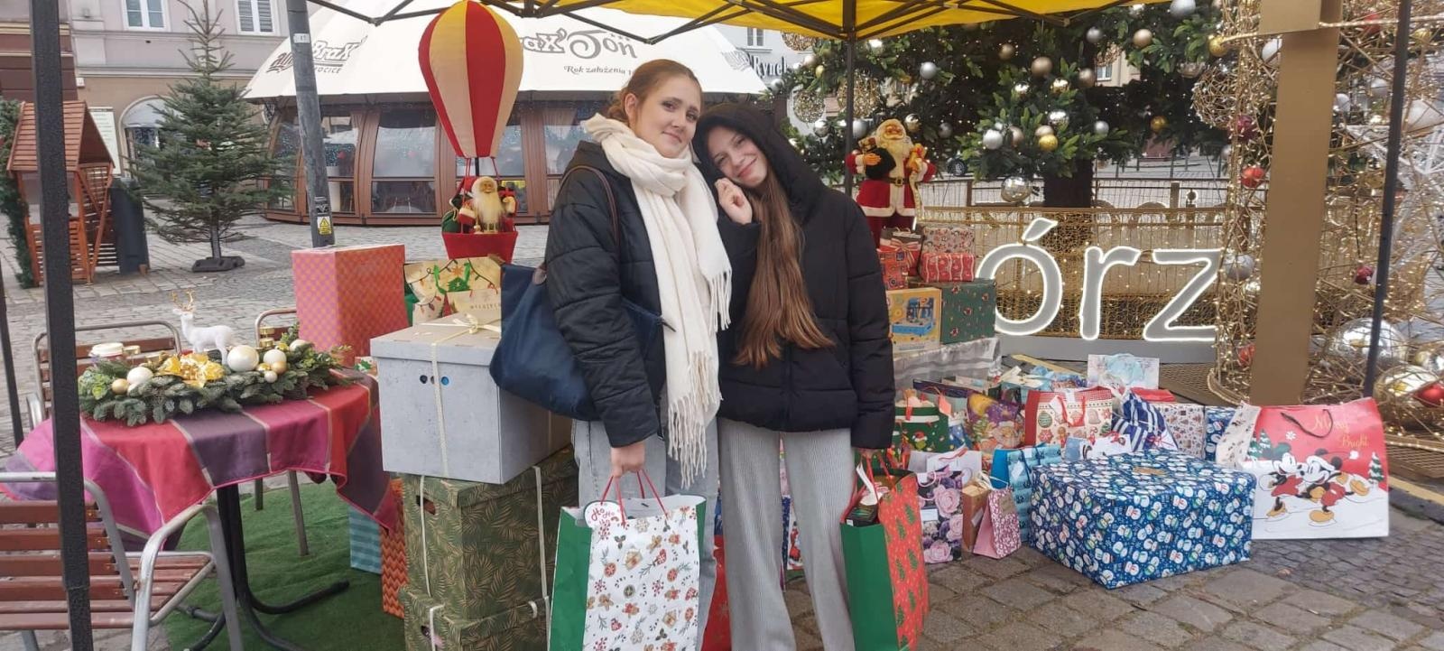 Zdjęcie w galerii na portalu naszraciborz.pl: Wolontariusze Polska 2050 po raz dziewiąty przeprowadzili akcję Podaj Prezent wiadomości z regionu