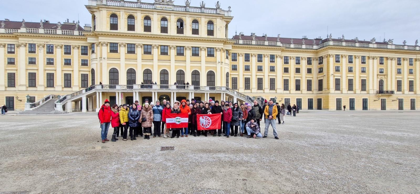 Zdjęcie w galerii na portalu naszraciborz.pl: Raciborski PTTK na jarmarku i wśród zabytków Wiednia wiadomości z regionu