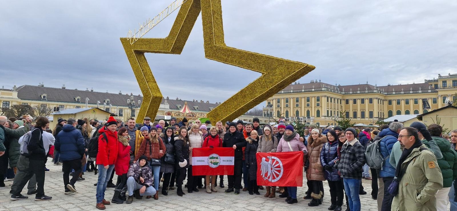 Zdjęcie w galerii na portalu naszraciborz.pl: Raciborski PTTK na jarmarku i wśród zabytków Wiednia wiadomości z regionu