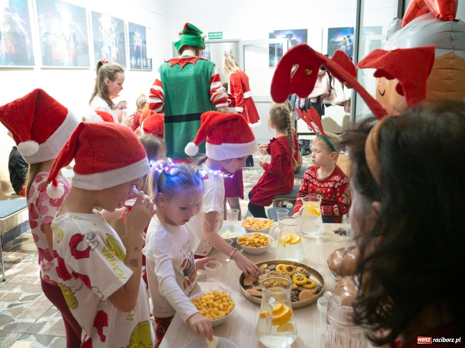 Zdjęcie w galerii na portalu naszraciborz.pl: Mikołajki w Nędzy pełne magii i świątecznej radości [FOTO] wiadomości z regionu