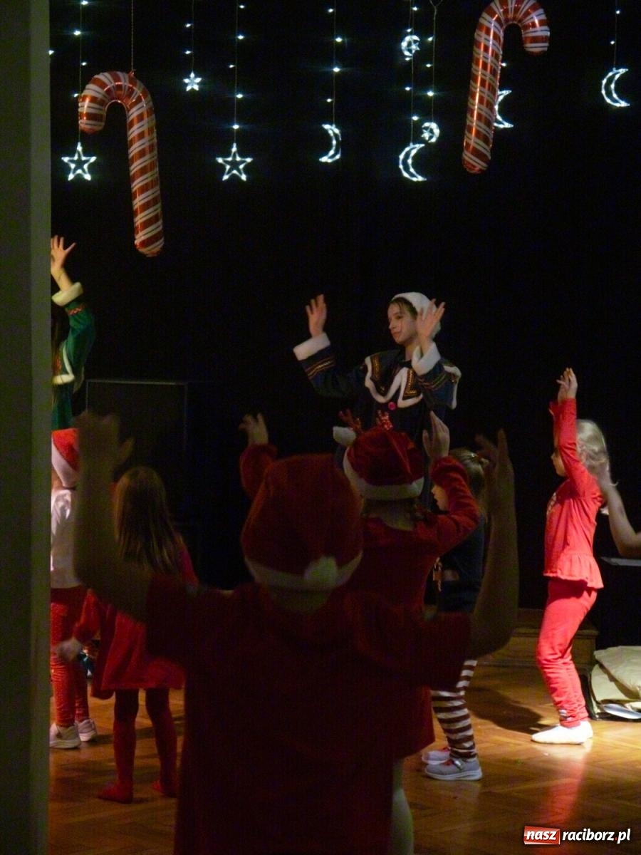 Zdjęcie w galerii na portalu naszraciborz.pl: Mikołajki w Nędzy pełne magii i świątecznej radości [FOTO] wiadomości z regionu