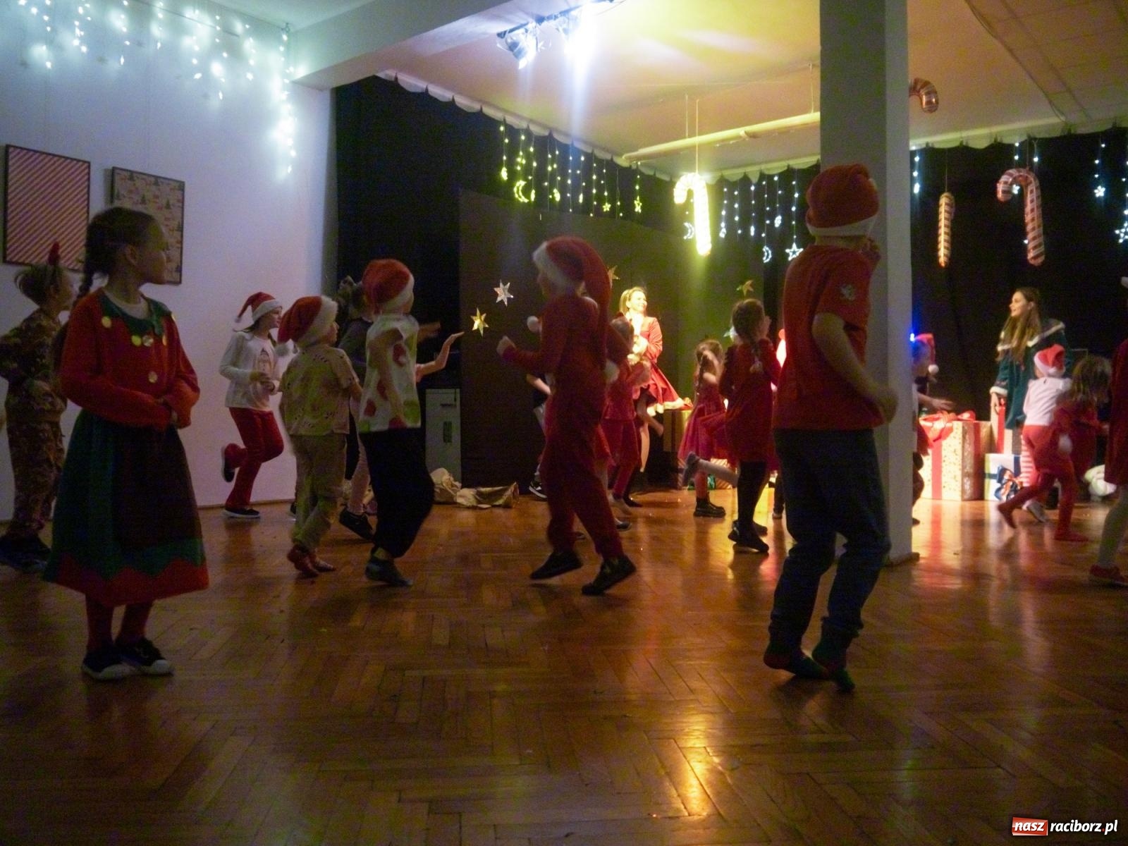 Zdjęcie w galerii na portalu naszraciborz.pl: Mikołajki w Nędzy pełne magii i świątecznej radości [FOTO] wiadomości z regionu