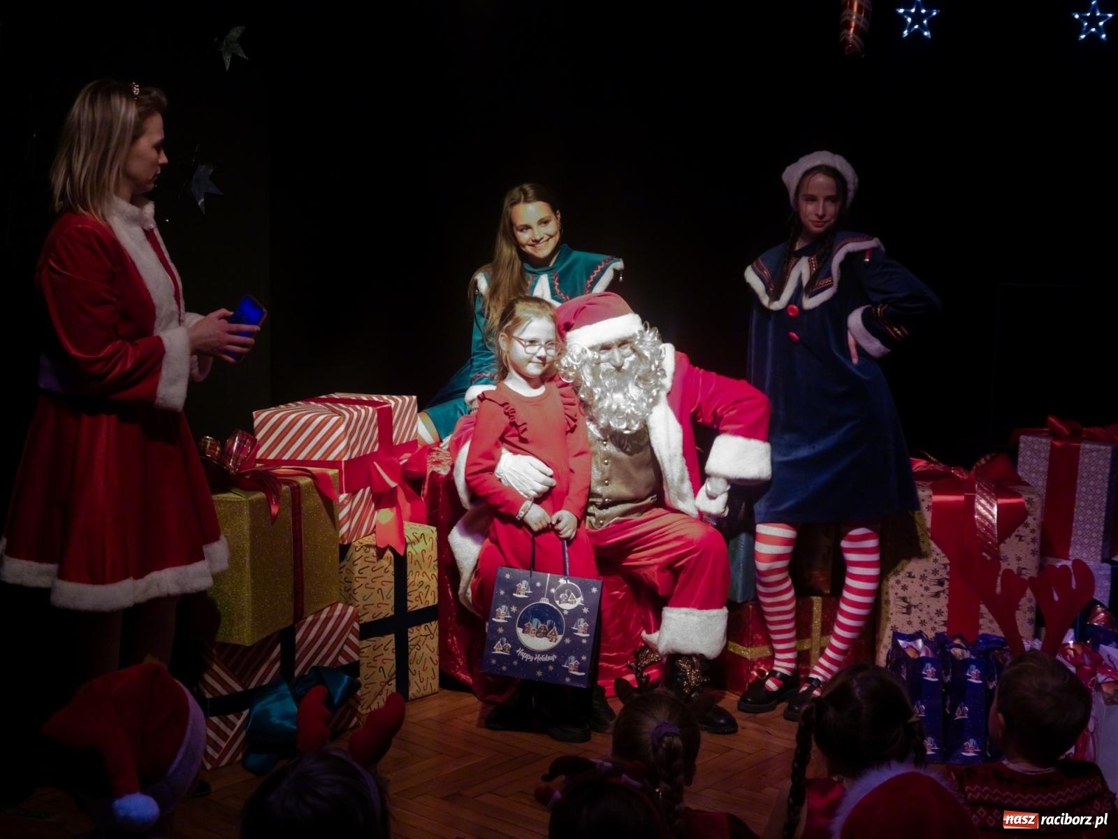 Zdjęcie w galerii na portalu naszraciborz.pl: Mikołajki w Nędzy pełne magii i świątecznej radości [FOTO] wiadomości z regionu