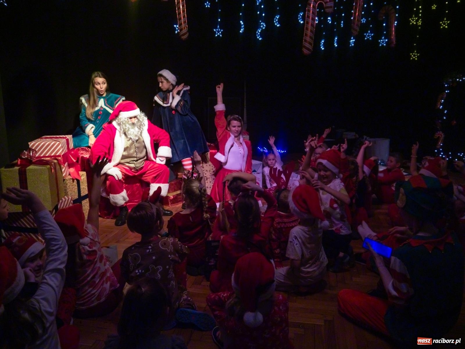 Zdjęcie w galerii na portalu naszraciborz.pl: Mikołajki w Nędzy pełne magii i świątecznej radości [FOTO] wiadomości z regionu