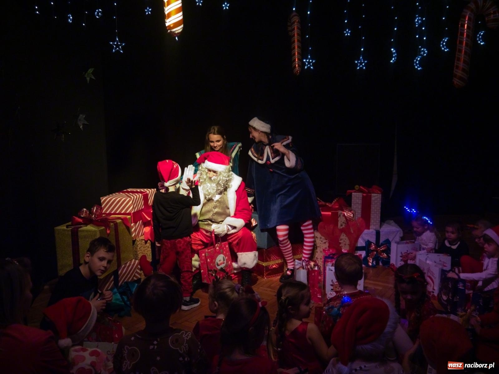Zdjęcie w galerii na portalu naszraciborz.pl: Mikołajki w Nędzy pełne magii i świątecznej radości [FOTO] wiadomości z regionu