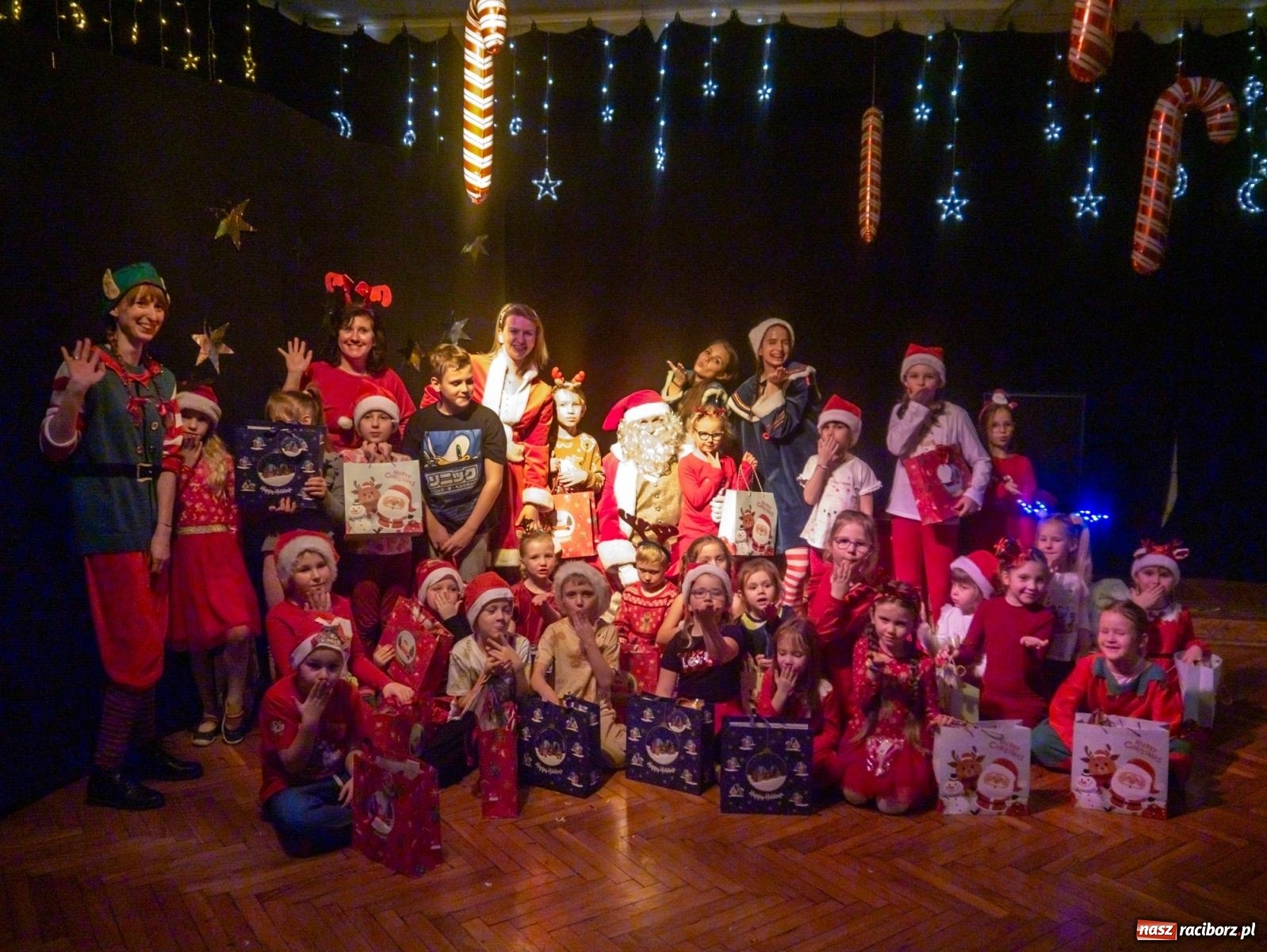 Zdjęcie w galerii na portalu naszraciborz.pl: Mikołajki w Nędzy pełne magii i świątecznej radości [FOTO] wiadomości z regionu