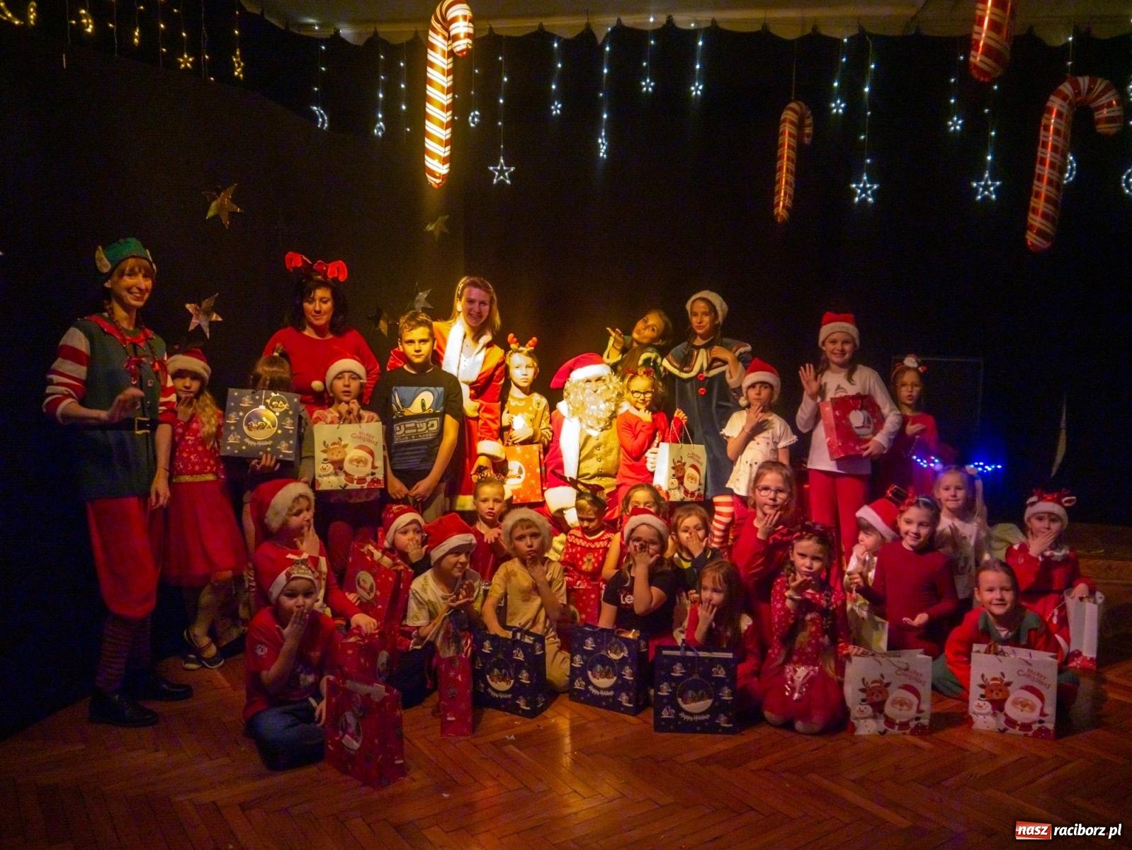 Zdjęcie w galerii na portalu naszraciborz.pl: Mikołajki w Nędzy pełne magii i świątecznej radości [FOTO] wiadomości z regionu