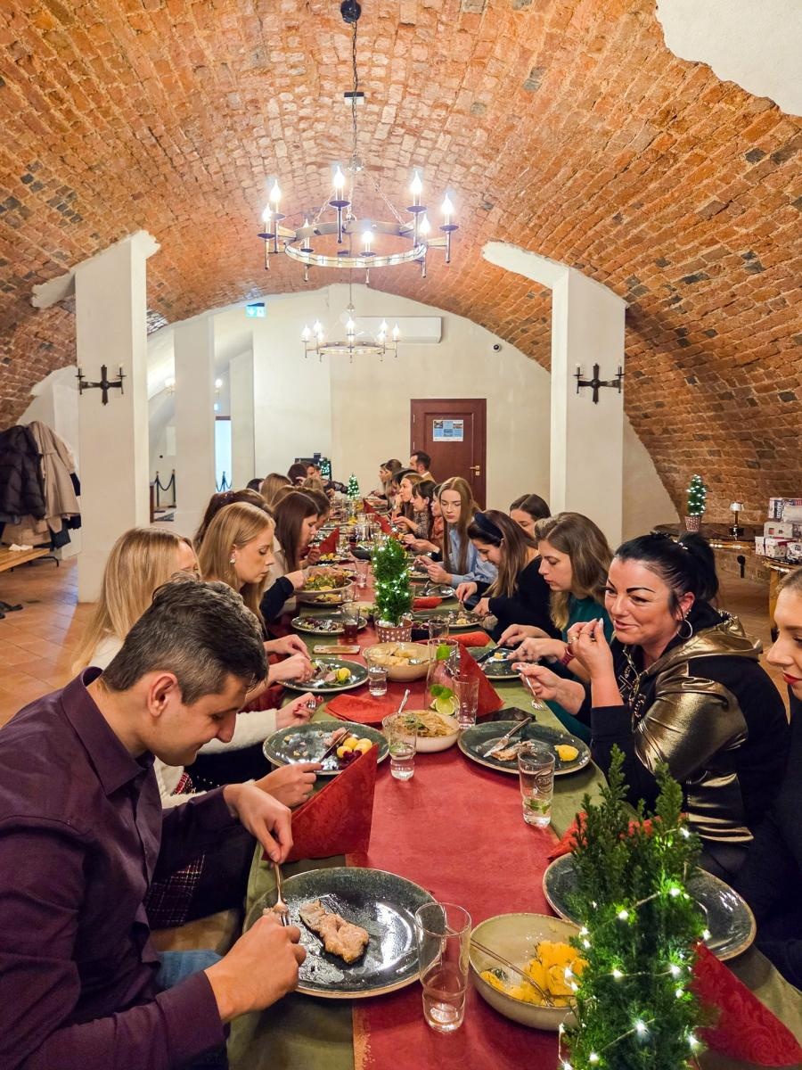 Zdjęcie w galerii na portalu naszraciborz.pl: Wigilia Zespołu DenticaCenter na Zamku Piastowskim wiadomości z regionu