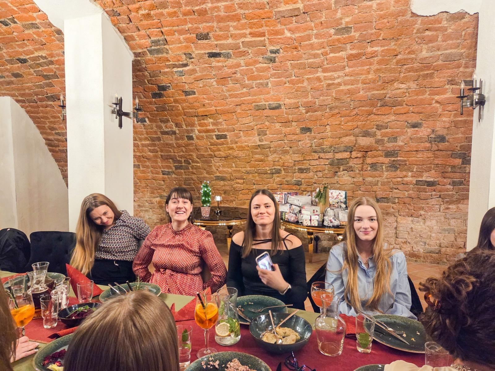 Zdjęcie w galerii na portalu naszraciborz.pl: Wigilia Zespołu DenticaCenter na Zamku Piastowskim wiadomości z regionu