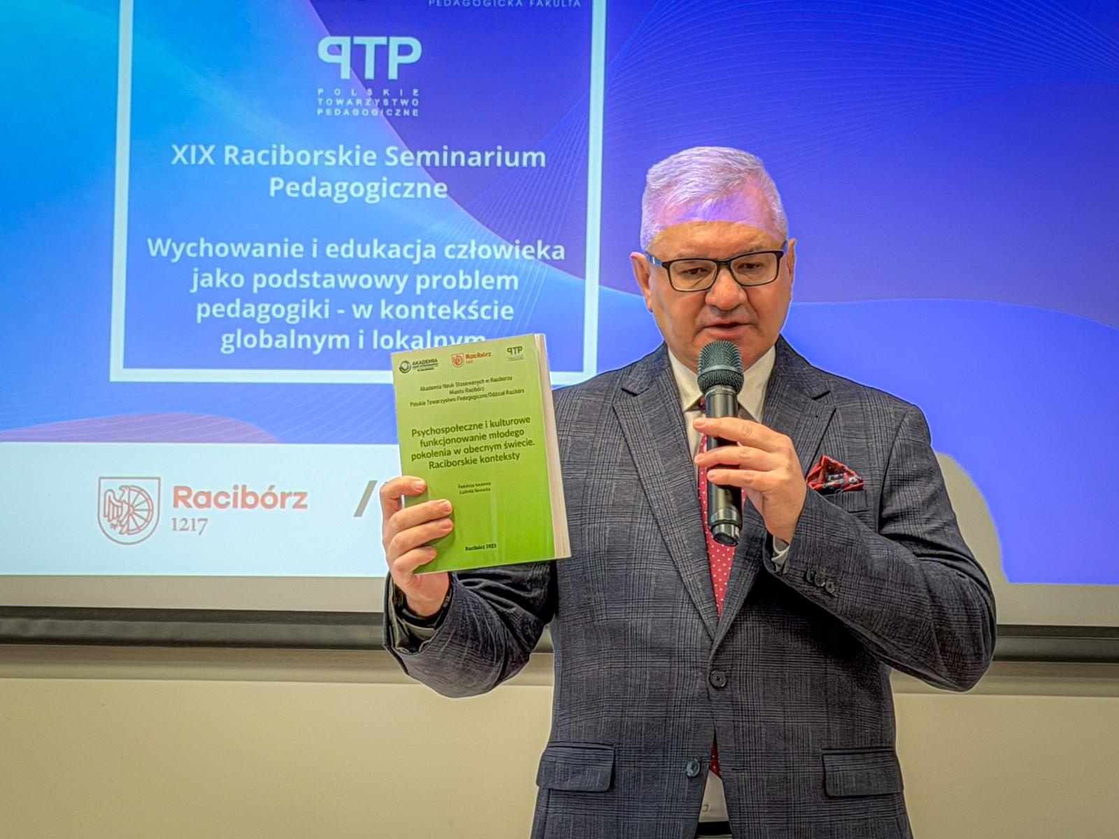 Zdjęcie w galerii na portalu naszraciborz.pl: Wychowanie i edukacja w czasach globalnych wyzwań – XIX Raciborskie Seminarium Pedagogiczne wiadomości z regionu