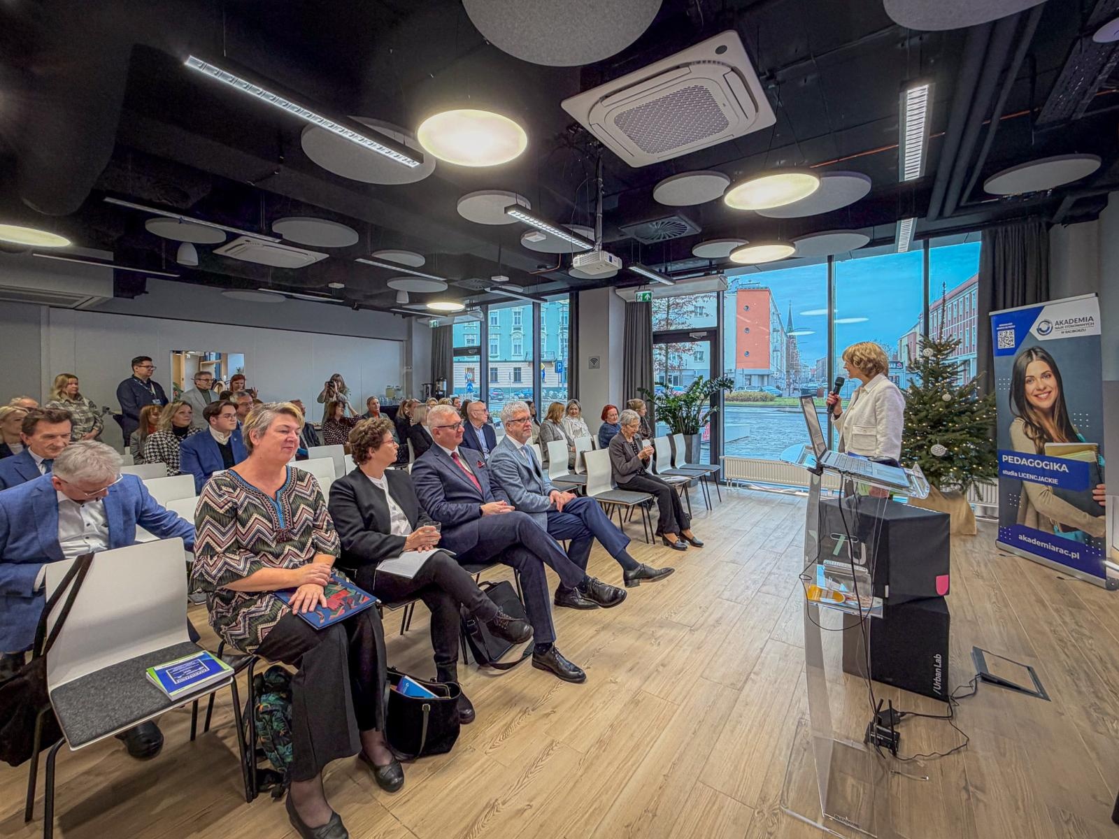 Zdjęcie w galerii na portalu naszraciborz.pl: Wychowanie i edukacja w czasach globalnych wyzwań – XIX Raciborskie Seminarium Pedagogiczne wiadomości z regionu
