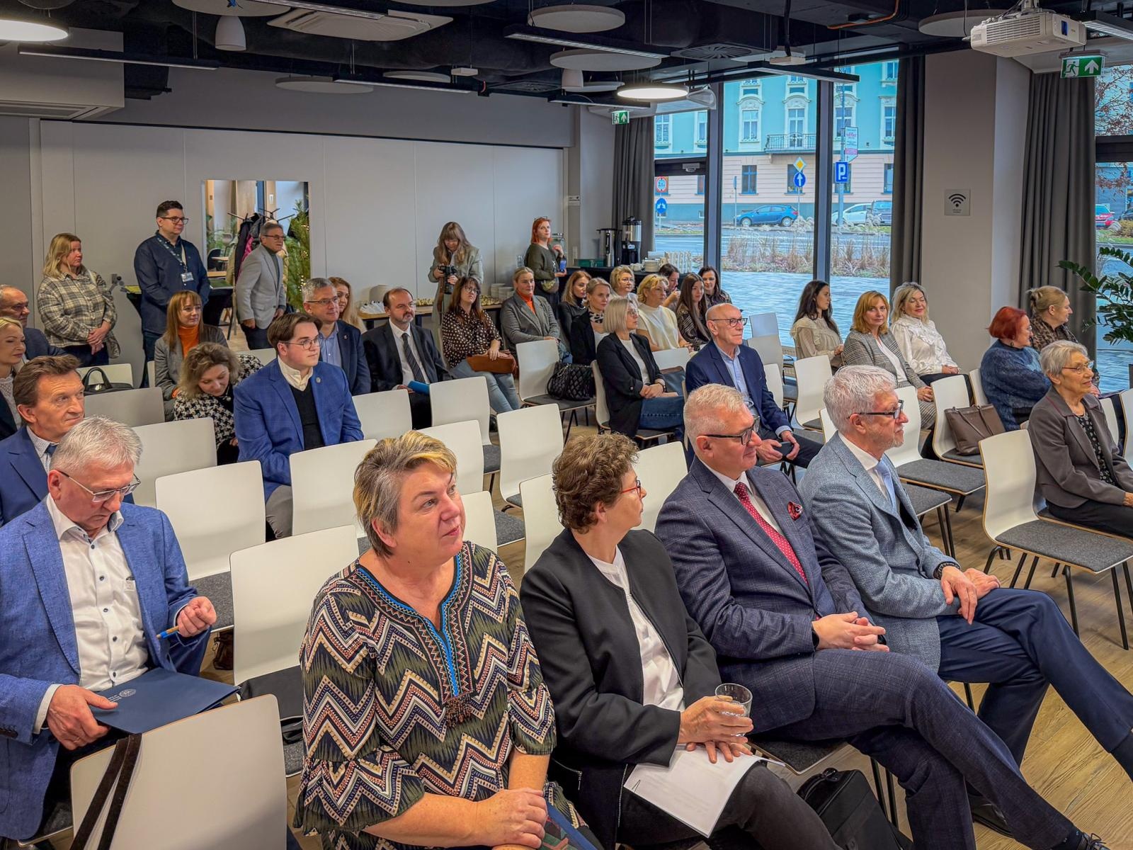 Zdjęcie w galerii na portalu naszraciborz.pl: Wychowanie i edukacja w czasach globalnych wyzwań – XIX Raciborskie Seminarium Pedagogiczne wiadomości z regionu