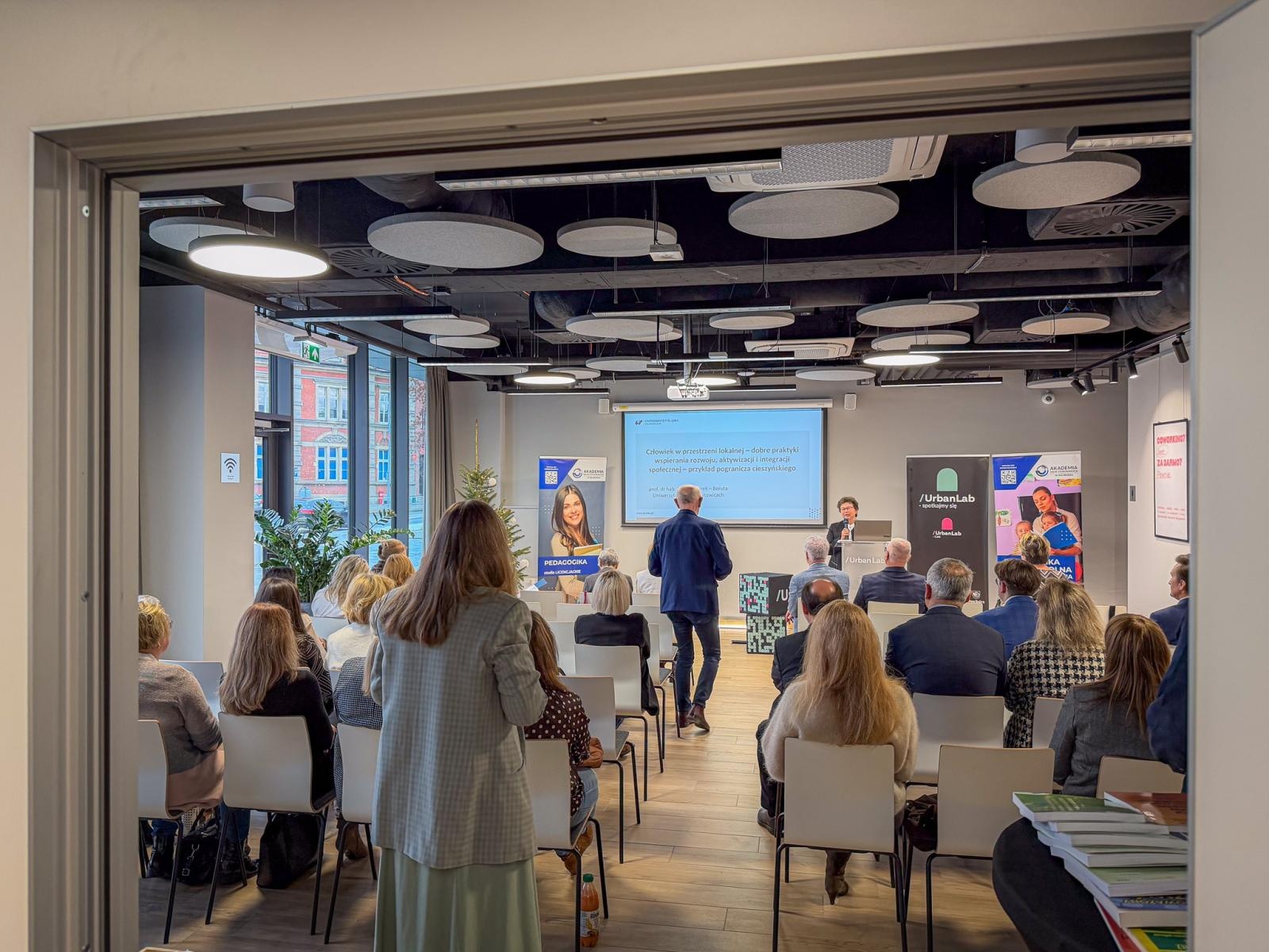 Zdjęcie w galerii na portalu naszraciborz.pl: Wychowanie i edukacja w czasach globalnych wyzwań – XIX Raciborskie Seminarium Pedagogiczne wiadomości z regionu