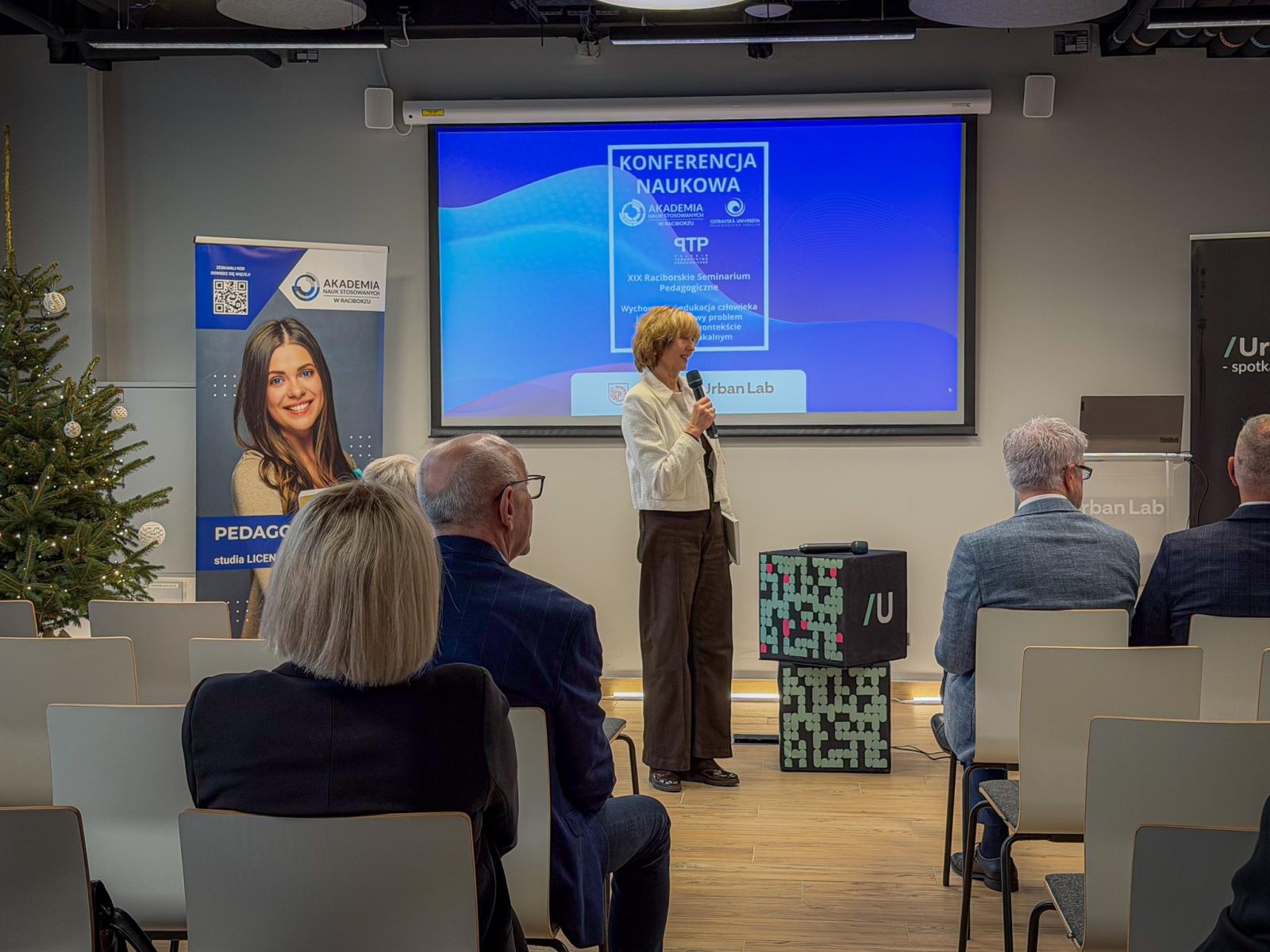 Zdjęcie w galerii na portalu naszraciborz.pl: Wychowanie i edukacja w czasach globalnych wyzwań – XIX Raciborskie Seminarium Pedagogiczne wiadomości z regionu