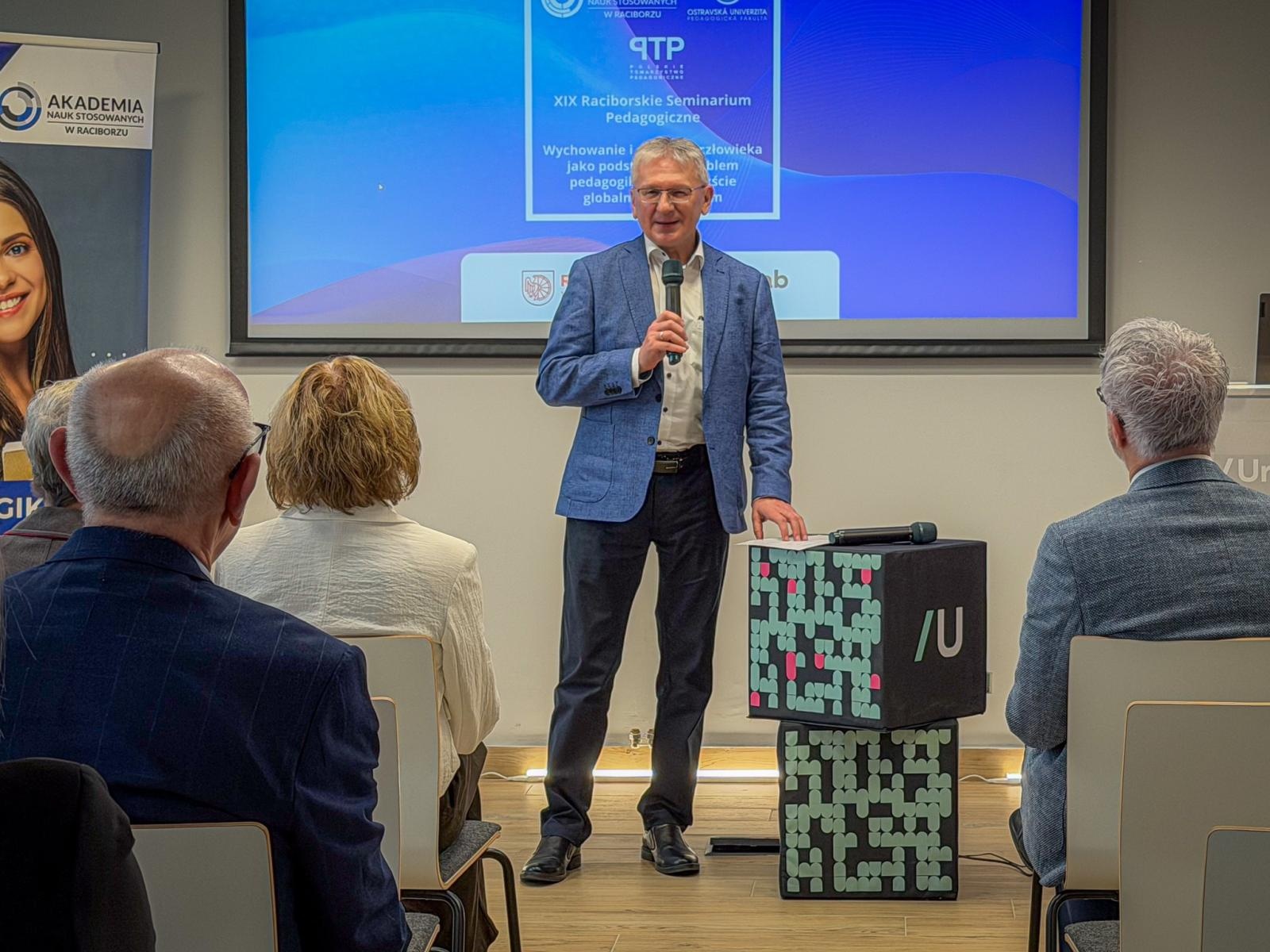 Zdjęcie w galerii na portalu naszraciborz.pl: Wychowanie i edukacja w czasach globalnych wyzwań – XIX Raciborskie Seminarium Pedagogiczne wiadomości z regionu