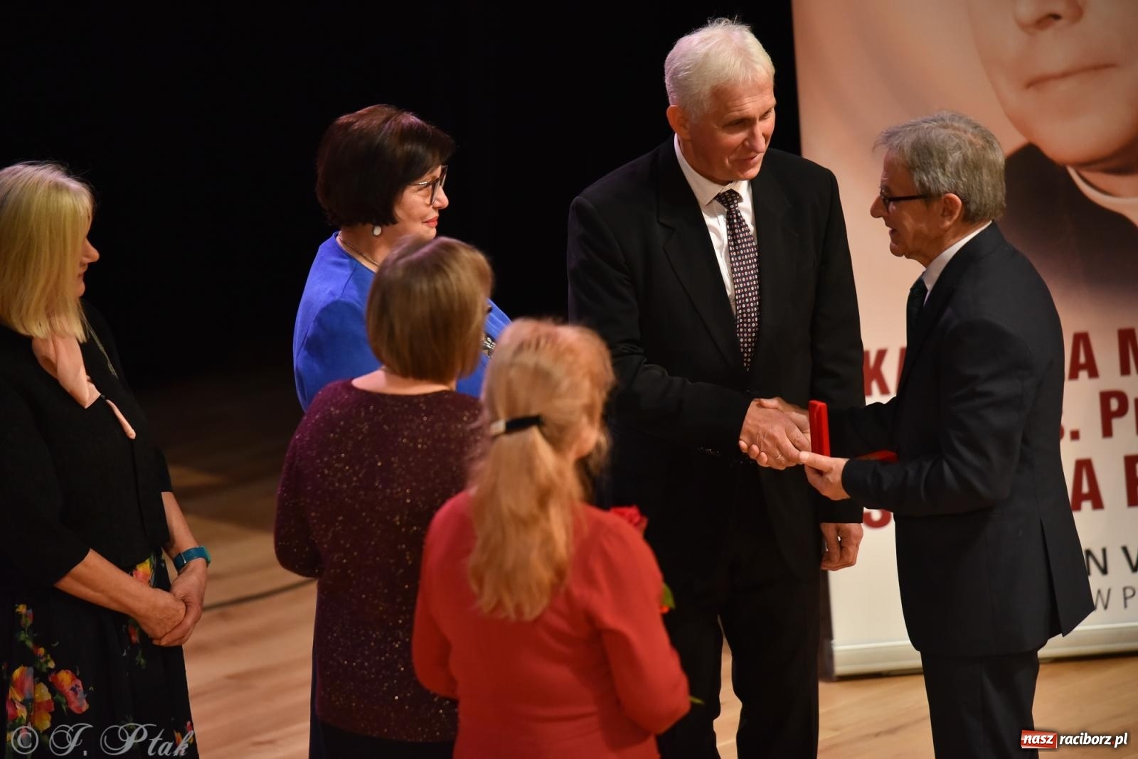 Zdjęcie w galerii na portalu naszraciborz.pl: XXIII Dni Ks. Prałata Stefana Pieczki. Wręczono medale Unitas in Veritate wiadomości z regionu