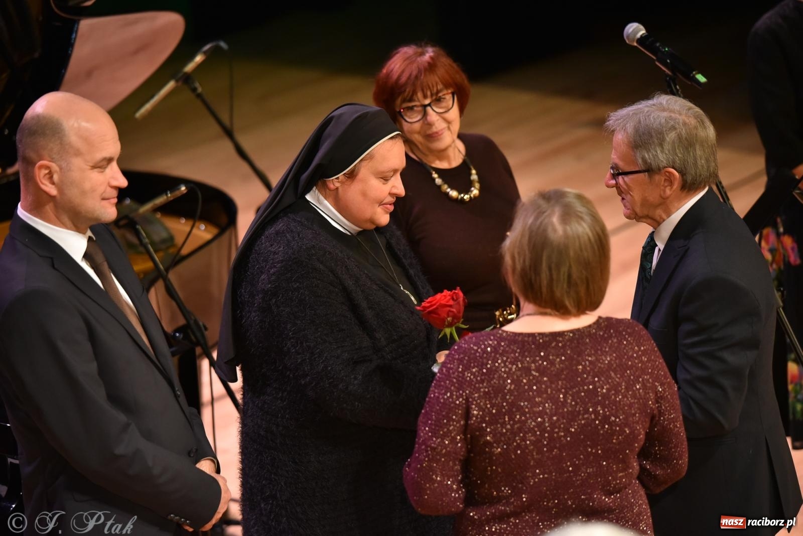 Zdjęcie w galerii na portalu naszraciborz.pl: XXIII Dni Ks. Prałata Stefana Pieczki. Wręczono medale Unitas in Veritate wiadomości z regionu