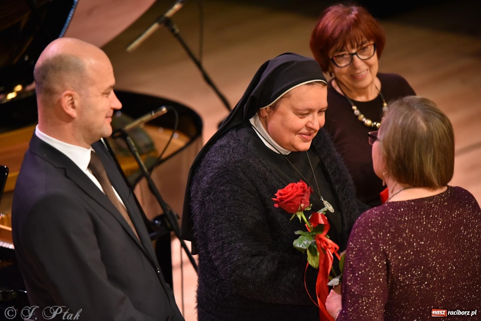 Zdjęcie w galerii na portalu naszraciborz.pl: XXIII Dni Ks. Prałata Stefana Pieczki. Wręczono medale Unitas in Veritate wiadomości z regionu