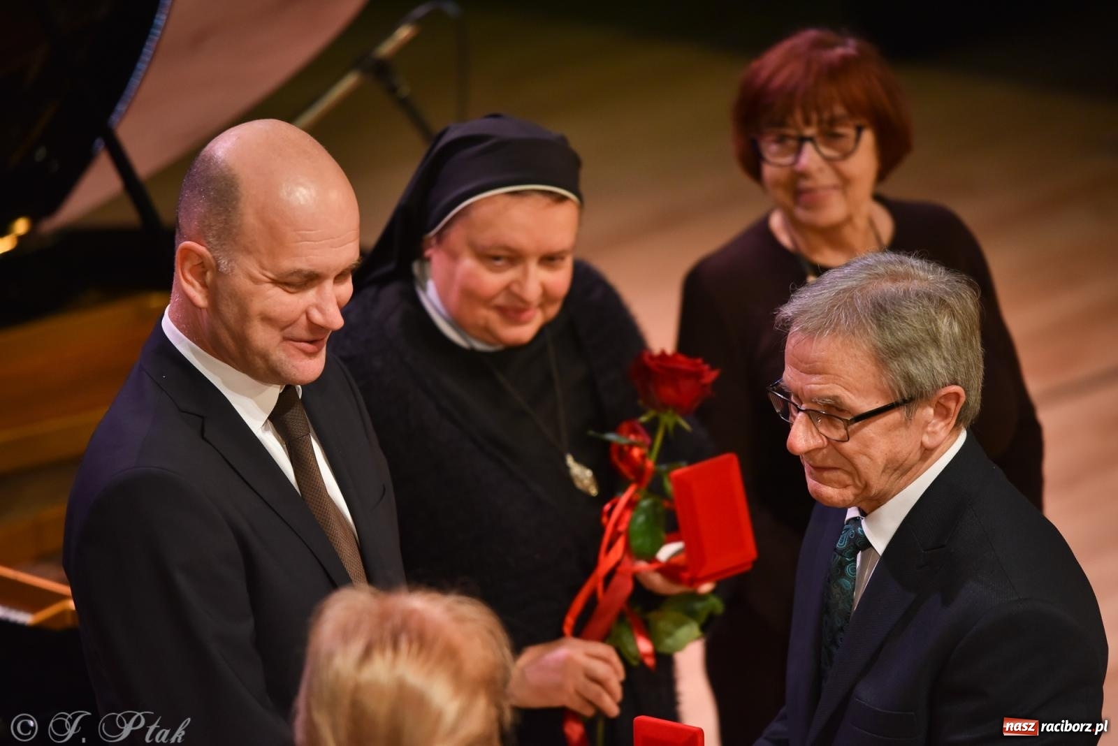 Zdjęcie w galerii na portalu naszraciborz.pl: XXIII Dni Ks. Prałata Stefana Pieczki. Wręczono medale Unitas in Veritate wiadomości z regionu