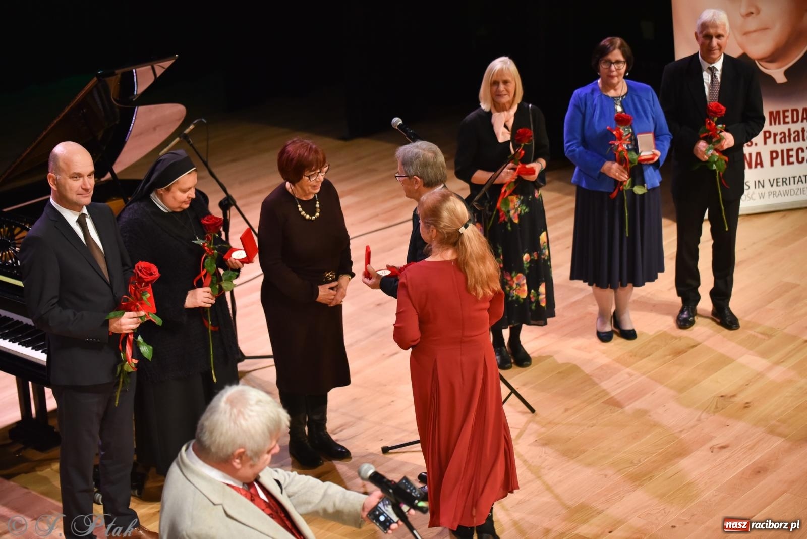 Zdjęcie w galerii na portalu naszraciborz.pl: XXIII Dni Ks. Prałata Stefana Pieczki. Wręczono medale Unitas in Veritate wiadomości z regionu