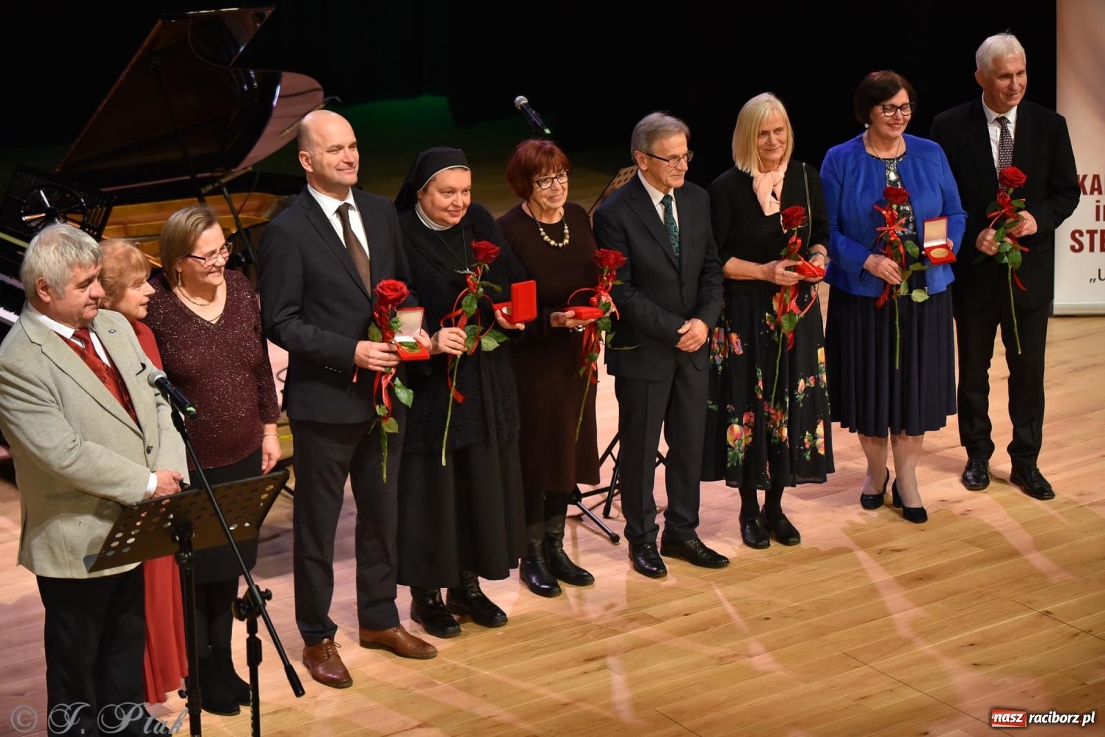 Zdjęcie w galerii na portalu naszraciborz.pl: XXIII Dni Ks. Prałata Stefana Pieczki. Wręczono medale Unitas in Veritate wiadomości z regionu